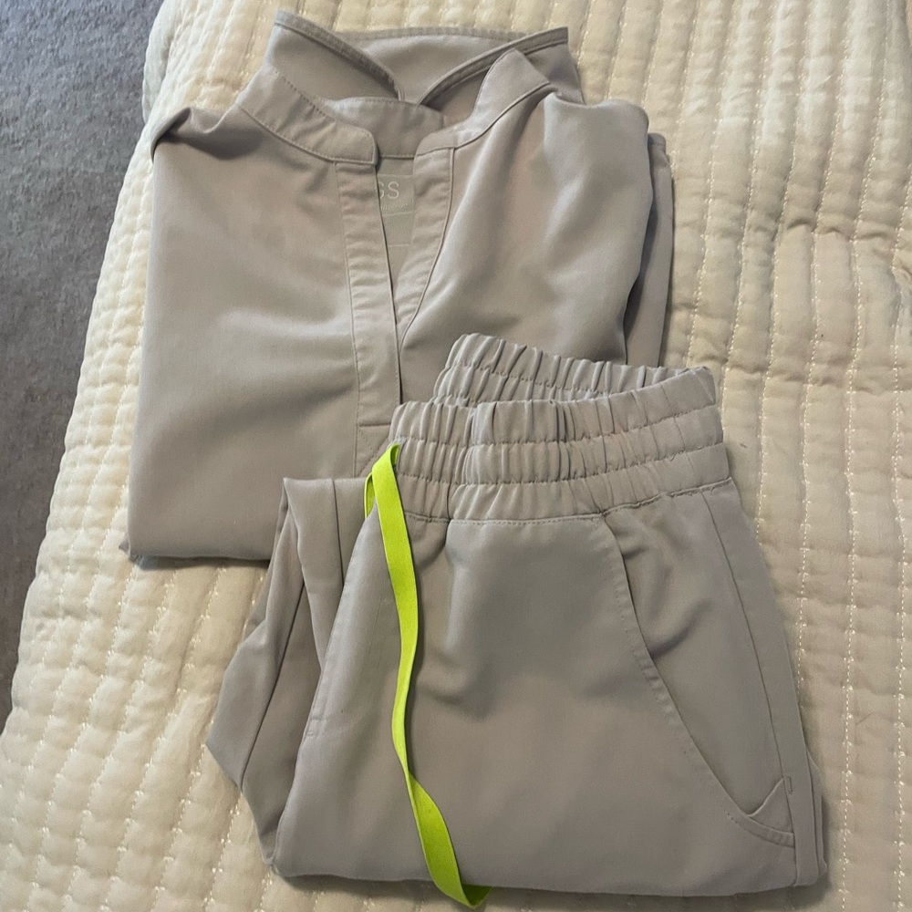 Women’s cement figs scrub set. Size XS